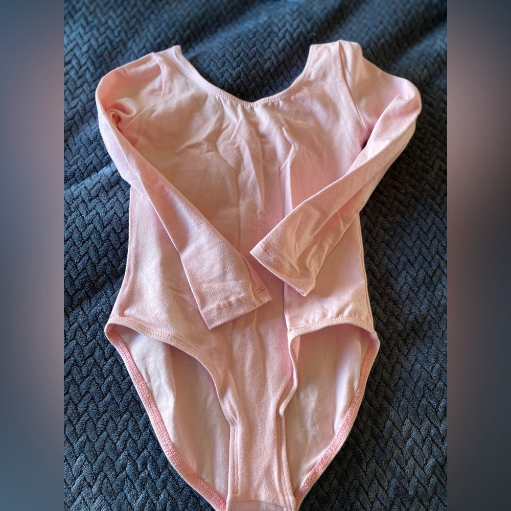 Little girls leotard . Light pink long sleeve dance leotard. Great condition.